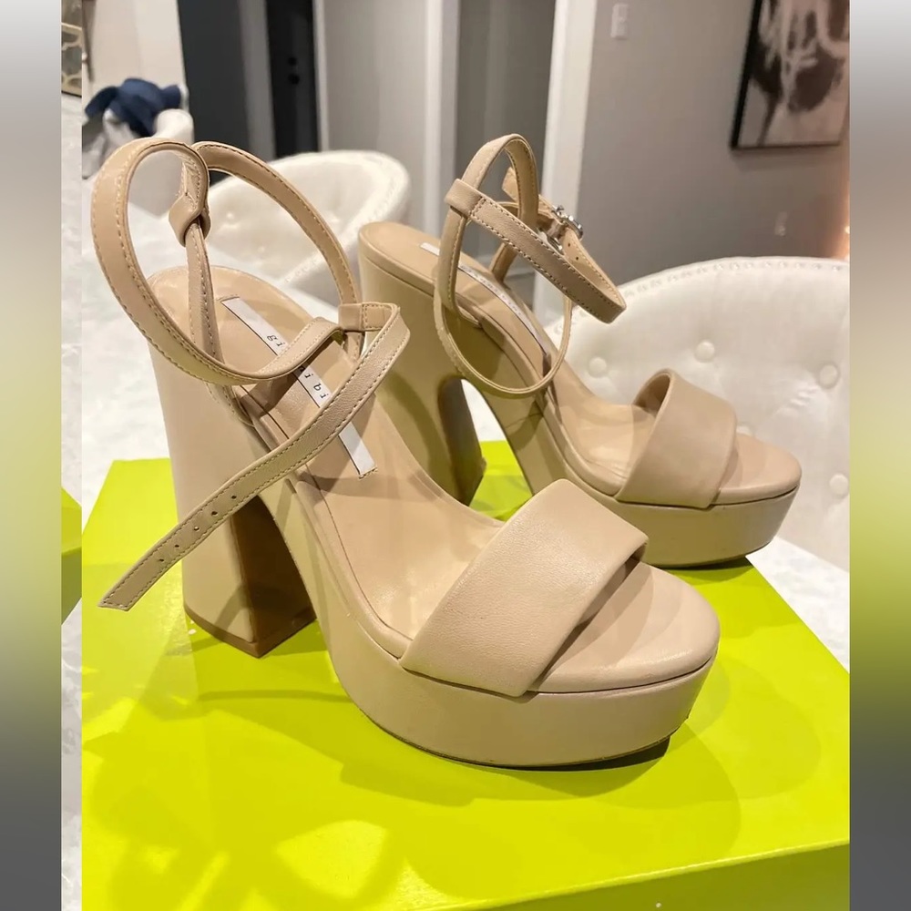 Gianni Bini platform heels, nude/beige, size 6.5